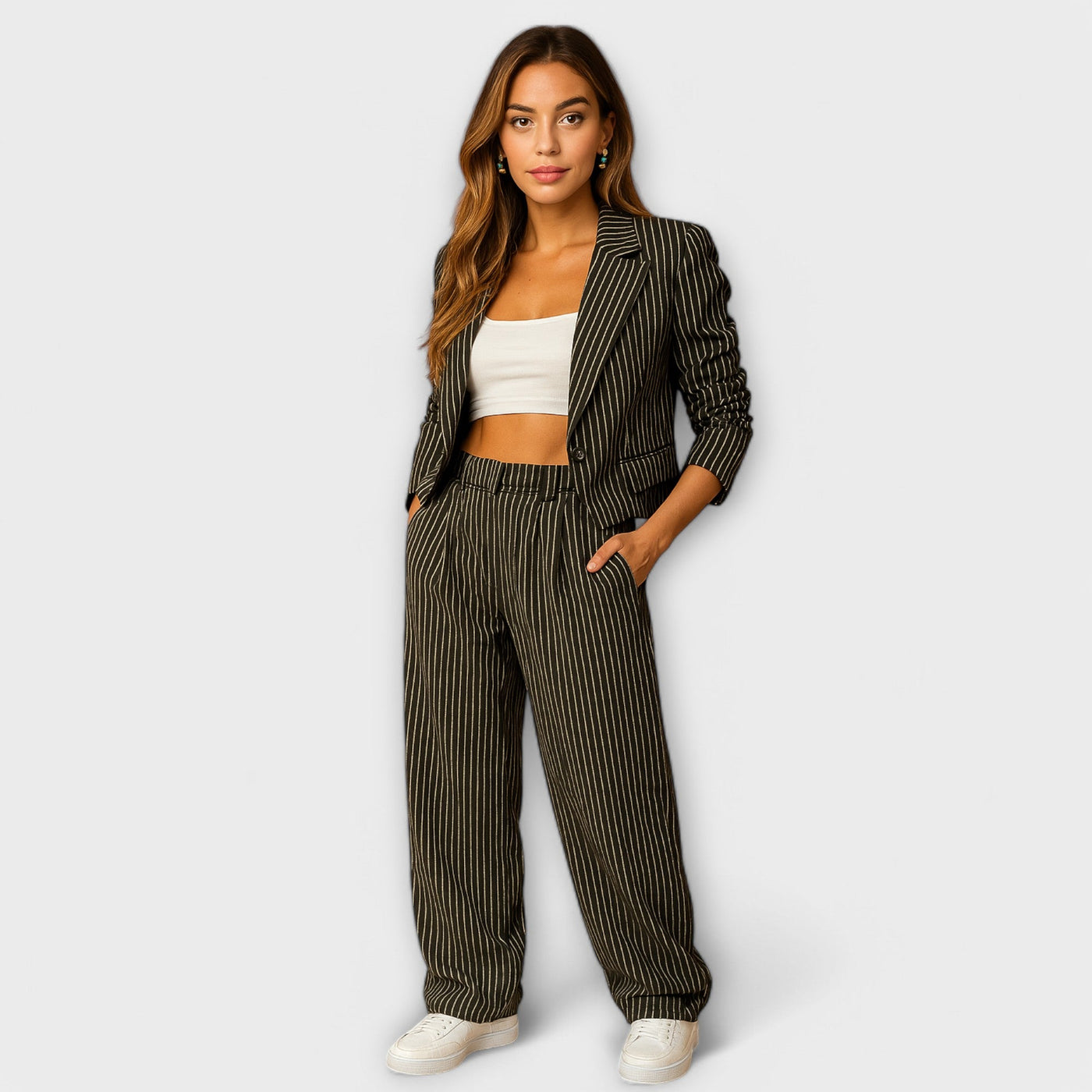Elegantes gestreiftes Damenset mit Jacke und Hose