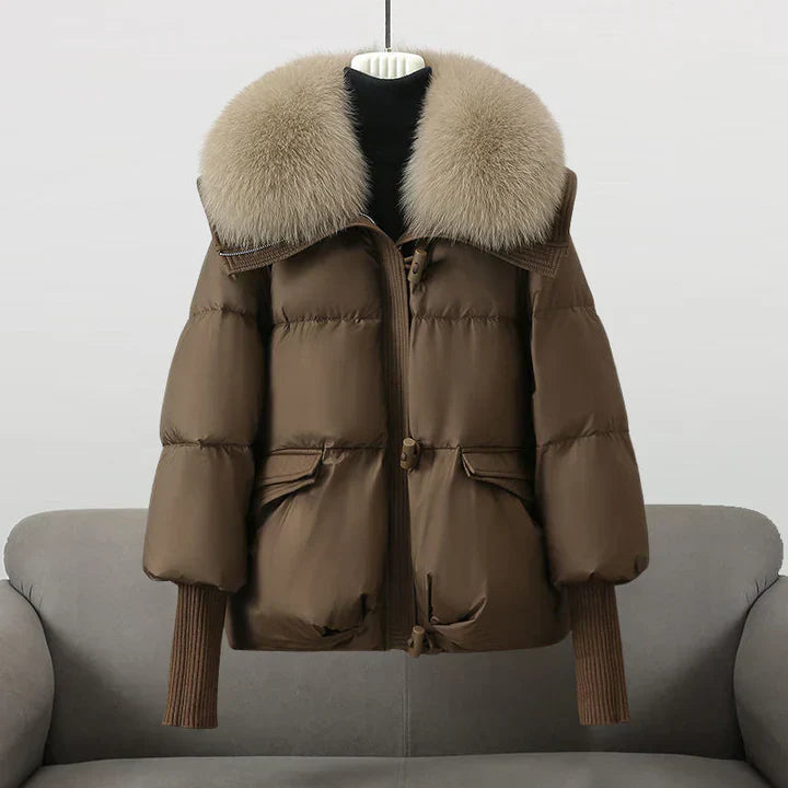 Clara™ – Die elegante Kunstfelljacke